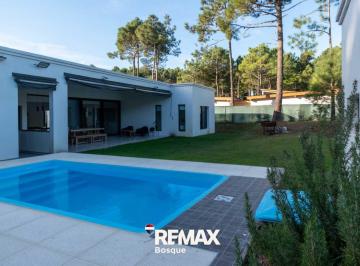 Casa · 234m² · 4 Ambientes · 1 Cochera · Venta Casa en Pinamar Barrio Alamos