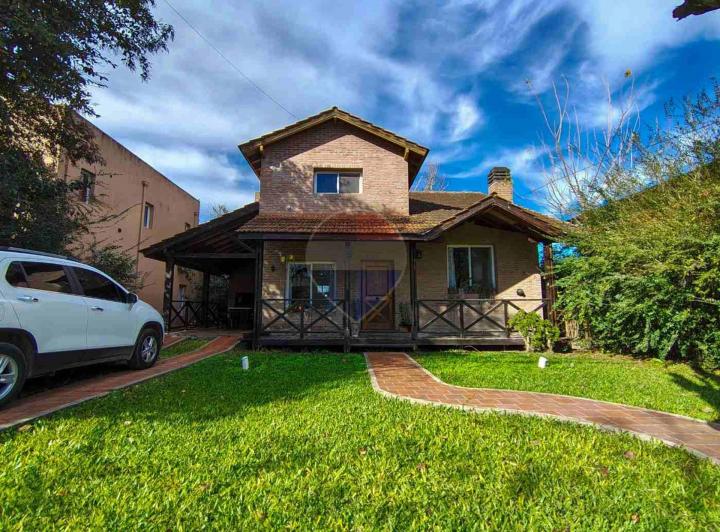 Casa · 122m² · 3 Ambientes · 2 Cocheras