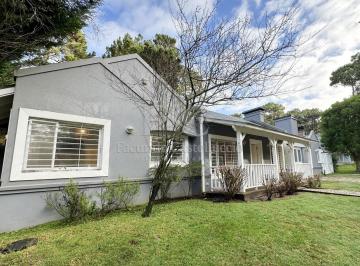Casa · 183m² · 5 Ambientes · 2 Cocheras · Casa en Alquiler Pinamar Zona Golf Viejo
