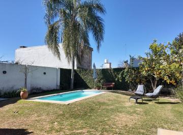 Casa · 234m² · 8 Ambientes · 1 Cochera · Venta Casa 3 Dorm. Villa Marta Apto Credito
