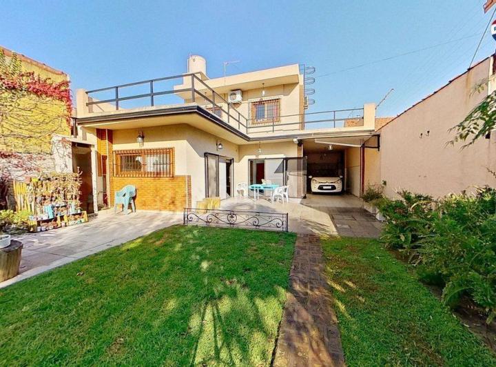 Casa · 198m² · 5 Ambientes · 3 Cocheras