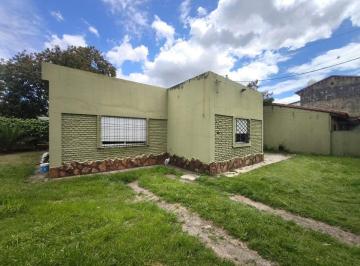 Casa · 100m² · 4 Ambientes · 2 Cocheras · Venta Casa 4 Amb Hurlingham Lote 1290 m