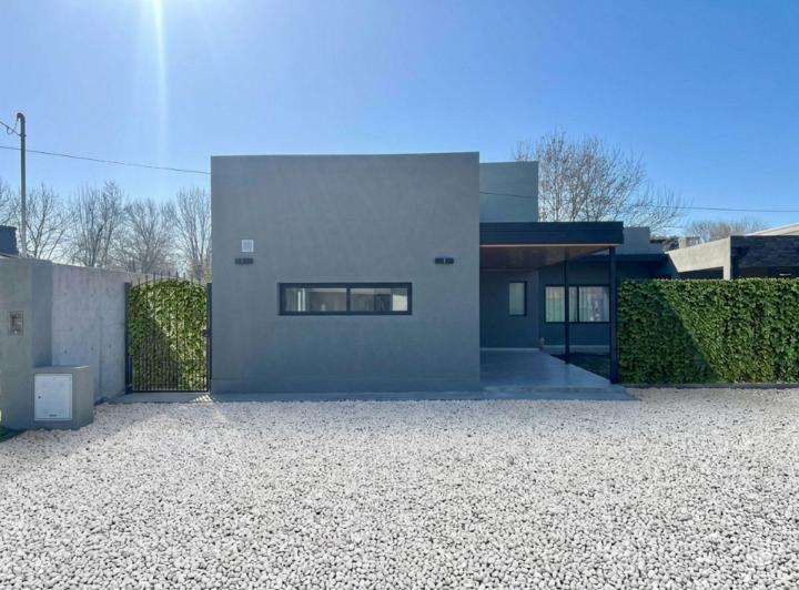 Casa · 160m² · 3 Ambientes · 1 Cochera