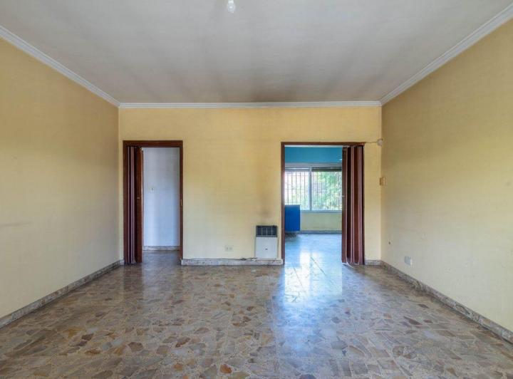 Casa · 147m² · 8 Ambientes · 1 Cochera