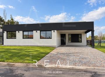 Casa · 140m² · 5 Ambientes · 2 Cocheras · Casa 4 Dorm. en Barrio Santa Ines - Canning