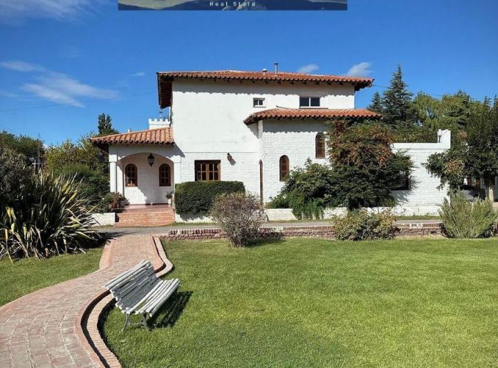 Hotel · 1600m² · 38 Ambientes · 36 Cocheras