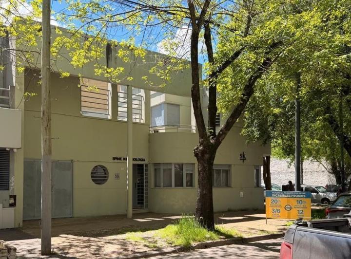 Casa · 200m² · 10 Ambientes · 1 Cochera