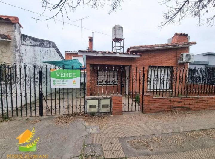 Casa · 192m² · 6 Ambientes · 2 Cocheras