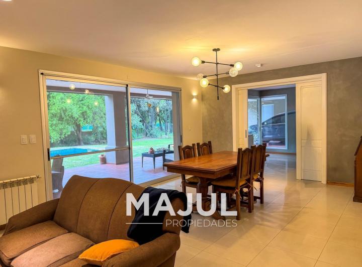 Casa · 350m² · 10 Ambientes · 4 Cocheras
