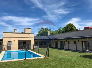Casa · 230m² · 6 Ambientes · 2 Cocheras · Alquiler Casa Amoblada 6 Amb - B° La Montura, Pilar