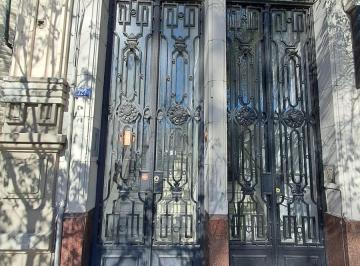 Local comercial · 174m² · 8 Ambientes · Casa Comercial en Planta Alta en Alquiler