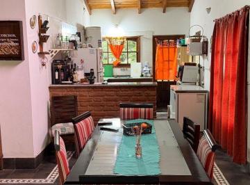 Casa · 4 Ambientes · 1 Cochera · Casa en Venta
