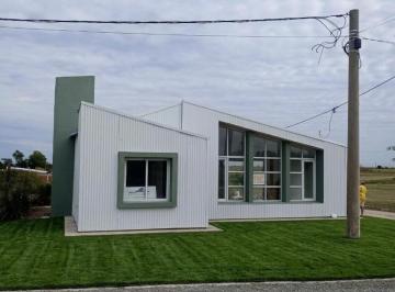 Casa · 70m² · 3 Ambientes · 1 Cochera · Casa a Estrenar con Pileta en Colonia Ensayo