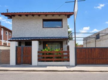 Casa · 212m² · 6 Ambientes · Venta de Casa con Departamento y Local Comercial