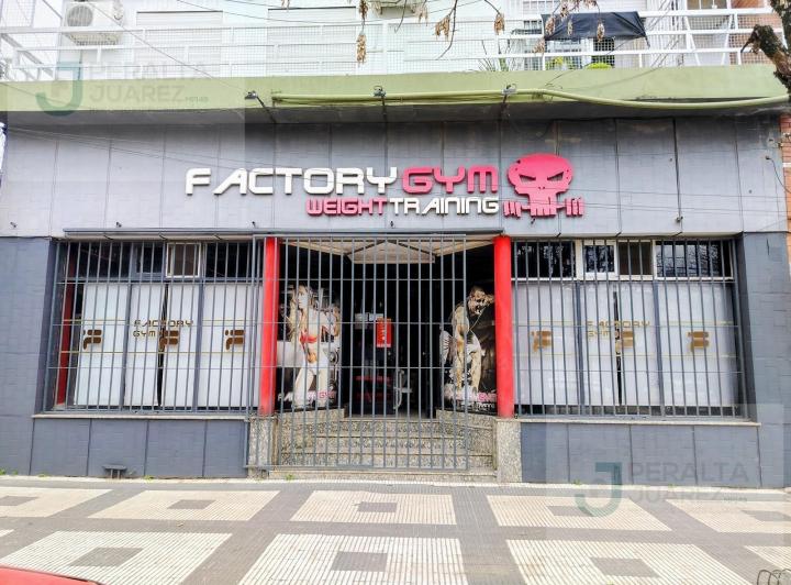 Local comercial · 218m²