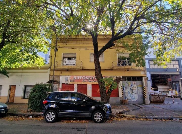 Casa · 671m² · 3 Dormitorios · 15 Cocheras