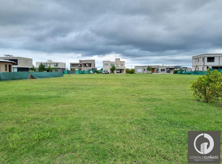 Terreno · 911m²