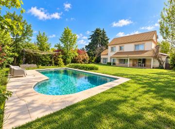 Casa de 6 ambientes, Pilar · Casa en Venta Pilar Golf – Pevero – 1.112 m² Lote – Pileta – Excelente Construcción