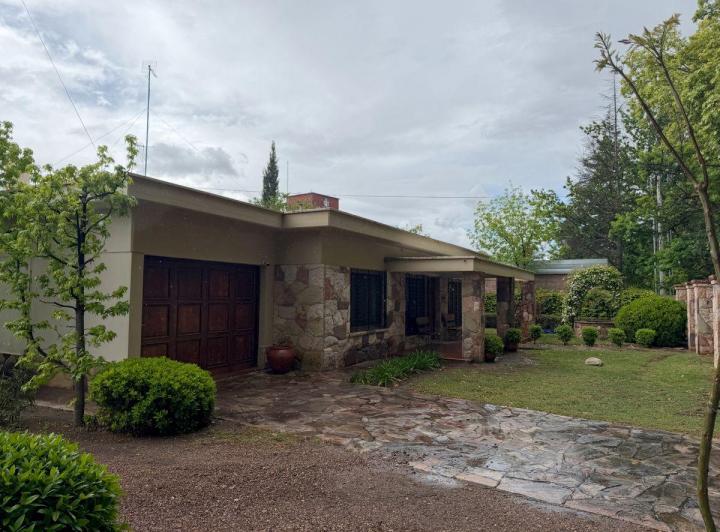 Casa · 550m² · 1 Ambiente · 5 Cocheras