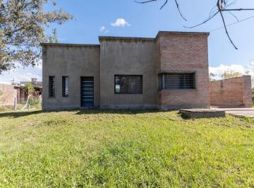 Casa · 70m² · 2 Ambientes · 2 Cocheras · Venta Casa Moderna en Lomas de San José