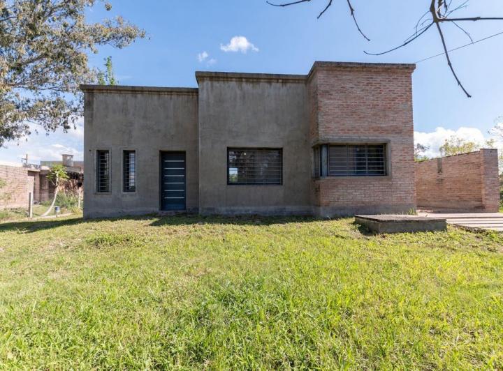 Casa · 70m² · 2 Ambientes · 2 Cocheras