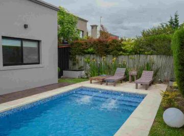 Casa · 140m² · 4 Ambientes · 3 Cocheras · Casa Venta Vila Marina 1 Pileta Barrio Náutico
