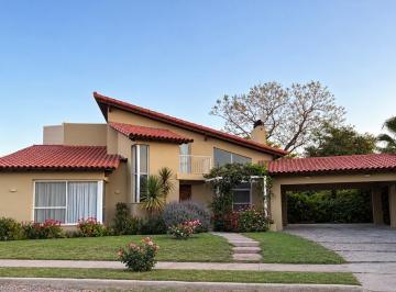 Casa de 11 ambientes, Jesús Nazareno · Casa en Venta en Complejo Privado