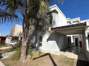 Casa · 120m² · 4 Dormitorios · 1 Cochera · Venta Casa 4 Dorm. en Housing Seguridad 24 Hs Zona Norte