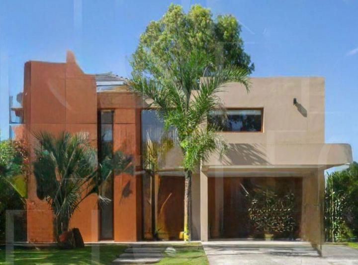 Casa · 490m² · 9 Ambientes · 4 Cocheras
