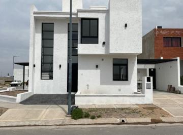 Casa · 95m² · 3 Ambientes · 1 Cochera · Duplex en Esquina en Venta en Docta, 2 Dorm.