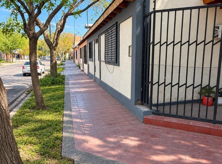 Casa · 120m² · 5 Ambientes · 2 Cocheras
