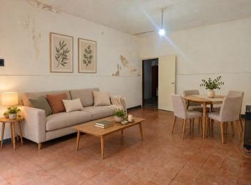 Casa · 129m² · 4 Ambientes · Venta Casa a Reciclar de 2 Dorm. con Patio Cerrado, fisherton