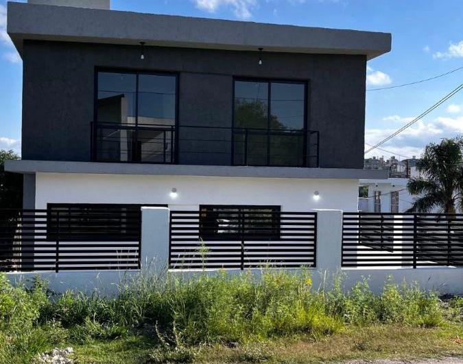 Casa · 85m² · 5 Ambientes · 1 Cochera