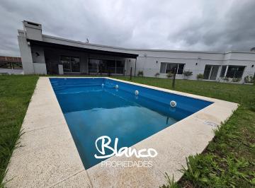 Casa · 196m² · 6 Ambientes · 1 Cochera · Casa en Alquiler en San Sebastian, Escobar, G. B. a. Zona Norte
