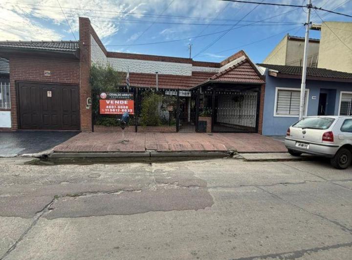 Casa · 110m² · 4 Ambientes · 1 Cochera