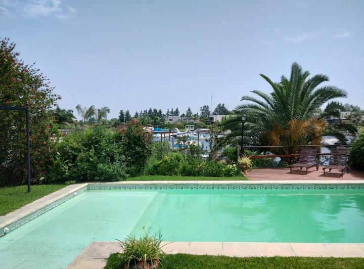 Casa · 230m² · 5 Ambientes · 2 Cocheras