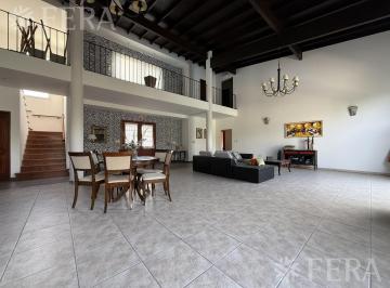 Casa · 421m² · 8 Ambientes · 6 Cocheras · Venta Casa 8 Ambientes con Parrilla y Piscina en Campos de Roca I - Coronel Brandsen