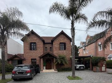 Casa · 280m² · 6 Ambientes · 4 Cocheras · Excelente Casa en B°cdo Camino Real