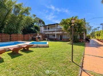 Casa · 1000m² · 6 Ambientes · 1 Cochera · Casa en Venta en Esquina de 4 Dorm. - Itaembé Miní (Cf1424)