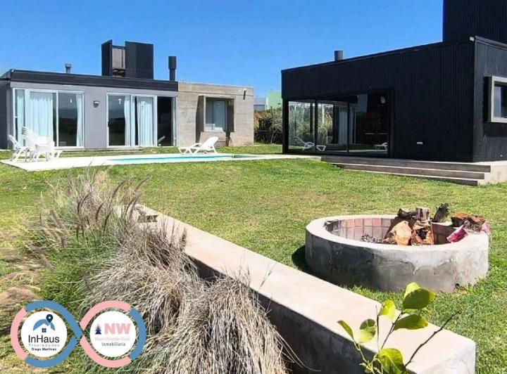 Casa · 1023m² · 3 Ambientes · 1 Cochera