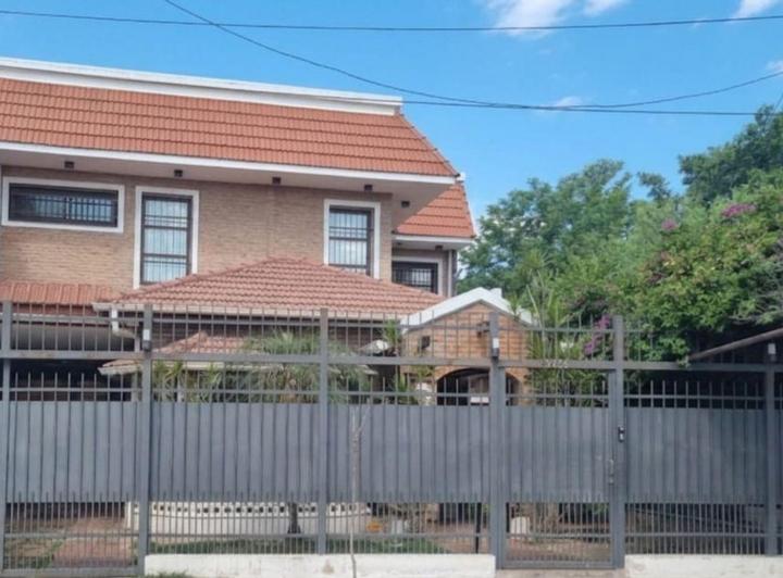 Casa · 400m² · 11 Ambientes · 1 Cochera