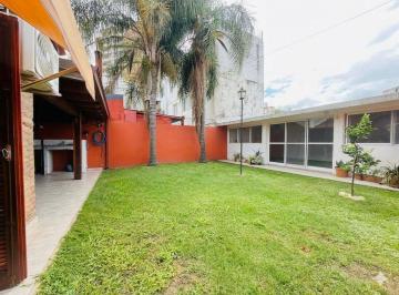 Casa · 231m² · 8 Ambientes · 1 Cochera · Venta Casa 4 Dorm San Martin Apta Credito