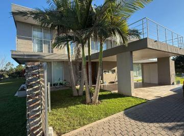 Casa de 8 ambientes, Santo Tomé · Exclusiva Casa en Venta en Aires del Llano: Gran Terreno, Pileta y Maxima Calidad Constructiva.