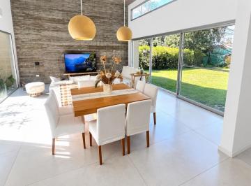Casa · 843m² · 4 Ambientes · 3 Cocheras · Venta Casa 3 Dorm. en El Barrio Privado El Aromo de Escobar