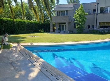 Casa · 338m² · 7 Ambientes · 2 Cocheras · Casa en Alquiler en Los Ceibos Amoblada
