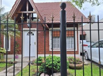 Casa de 4 ambientes, Ituzaingó · Impecable Chalet en Ituzaingó: Ubicación Premium, Piscina y Confort Absoluto