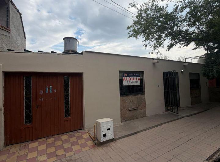 Casa · 100m² · 5 Ambientes · 2 Cocheras