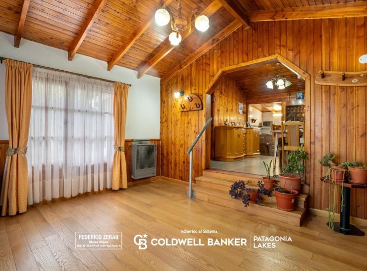 Casa · 70m² · 5 Ambientes · 2 Cocheras