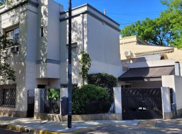 Casa de 4 ambientes, Liniers · Casa Ex - Municipal en Esquina 4 Amb. con Cochera Descubierta