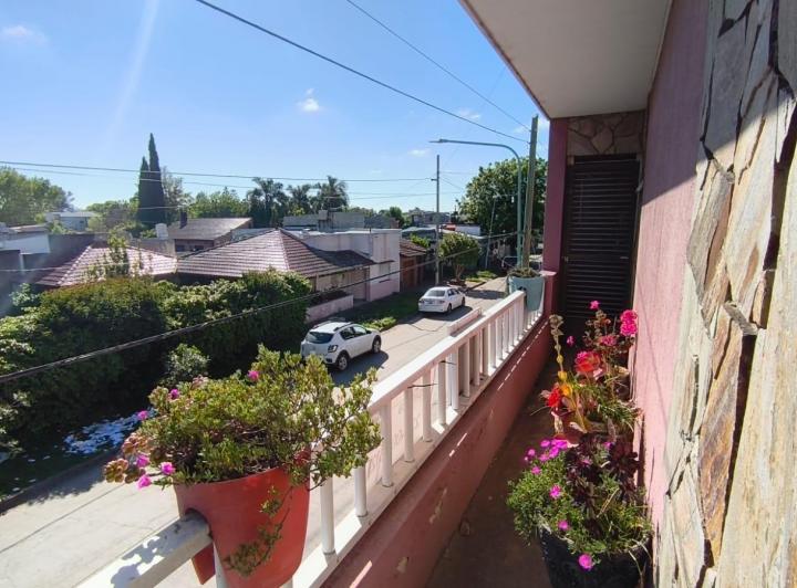 Casa · 379m² · 4 Ambientes · 1 Cochera